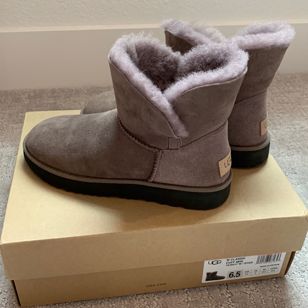 Brand new UGG classic cuff mini boots